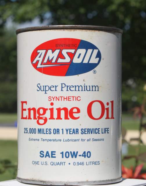 Photo of one-quart AMSOIL can.